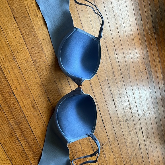Victoria Secret PushUp Bra - Picture 2 of 4